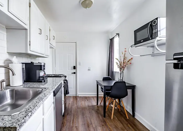 Apartamento Jungle House Downtown Free Parking Sleeps 6 - Steps To Convention Center & Nationwide Arena - 1br Short North Luxury - Over 5,800 Five Star Columbus