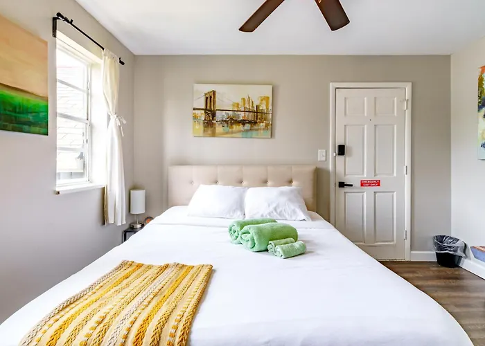 Jungle House Downtown Free Parking Sleeps 6 - Steps To Convention Center & Nationwide Arena - 1br Short North Luxury - Over 5,800 Five Star Apartamento *