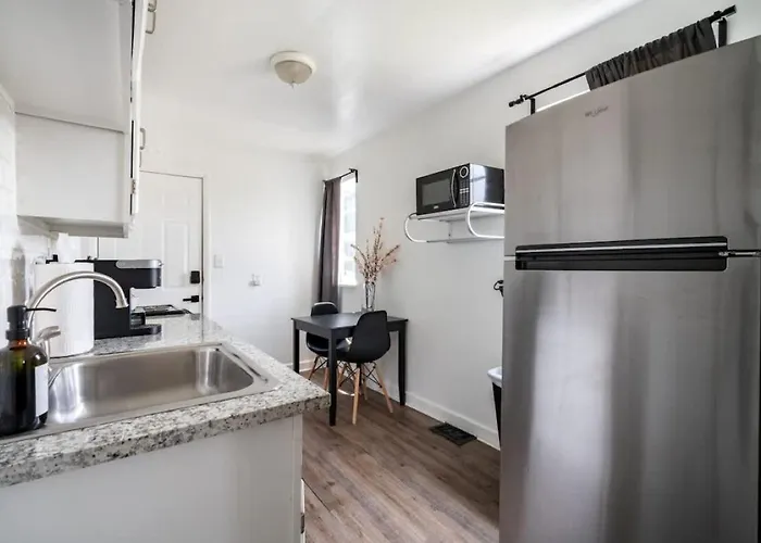 Jungle House Downtown Free Parking Sleeps 6 - Steps To Convention Center & Nationwide Arena - 1br Short North Luxury - Over 5,800 Five Star Apartamento *